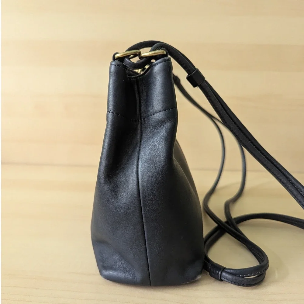 Vintage Coach Navy Blue Leather Crossbody Bag 80s Made in USA 0373-320